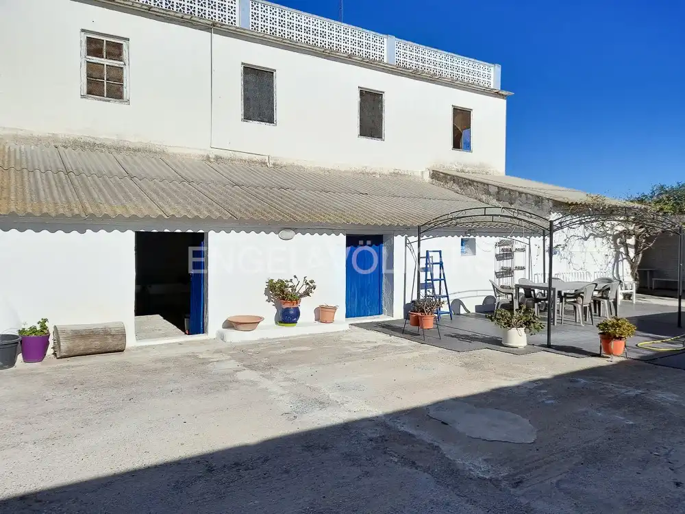 Vista exterior de Casa o xalet en venda en Riba-roja de Túria amb Aire condicionat, Calefacció i Jardí privat