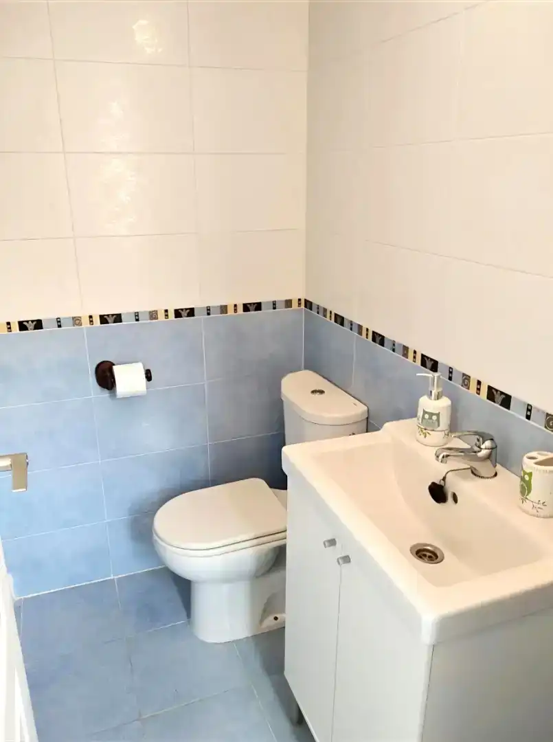 Bany de Àtic de lloguer en Rincón de la Victoria amb Aire condicionat, Terrassa i Moblat