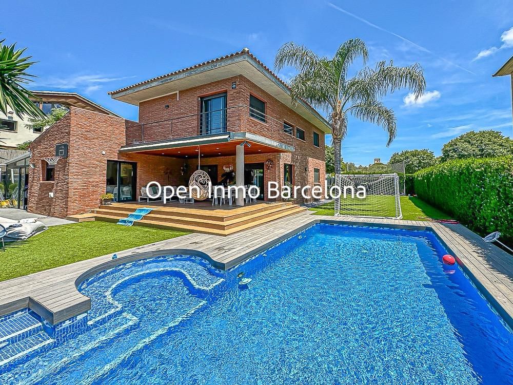 Jardí de Casa o xalet en venda en Vilanova i la Geltrú amb Aire condicionat, Calefacció i Jardí privat