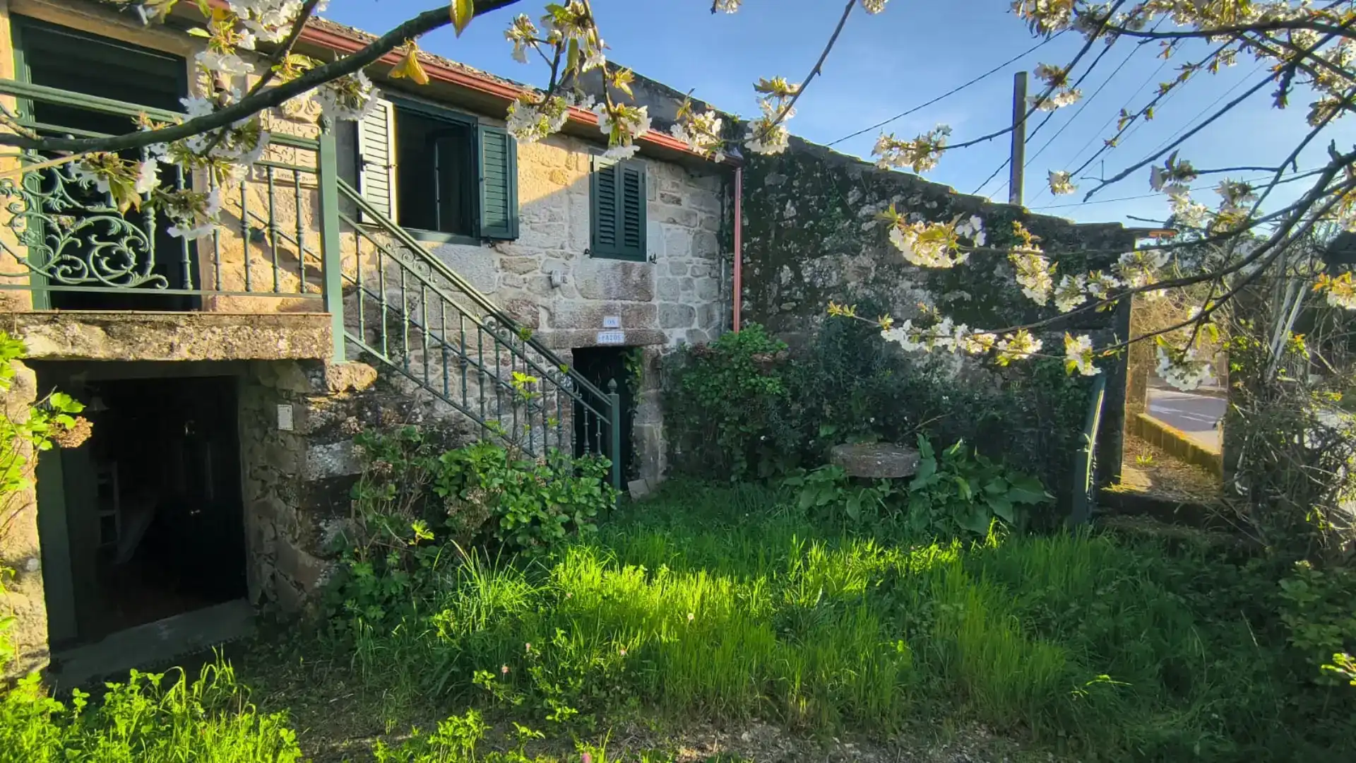 Vista exterior de Piso en venta en A Cañiza   con Calefacción, Jardín privado y Terraza
