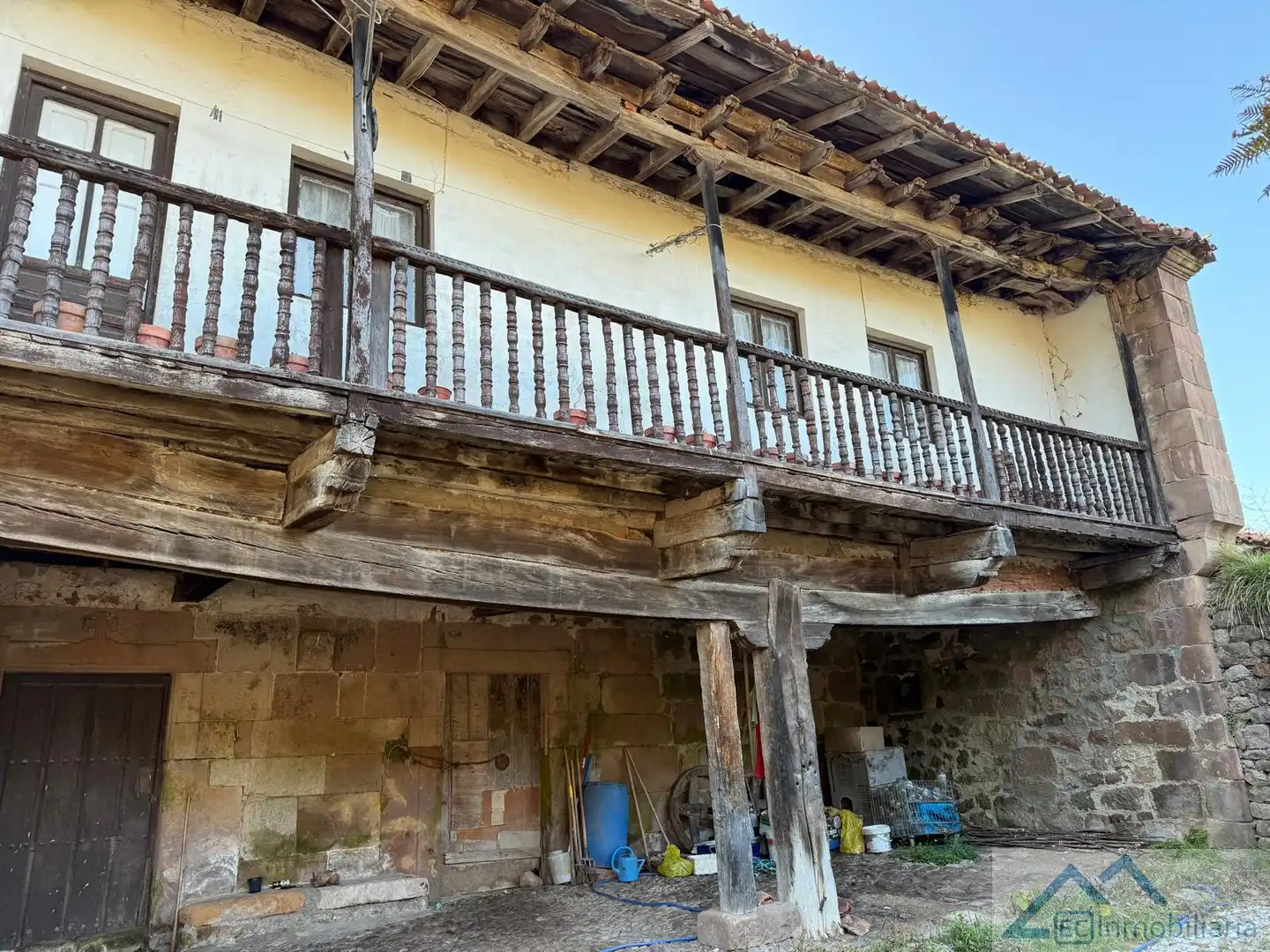 Casa amb terrassa en venda a Barrio Santibanez