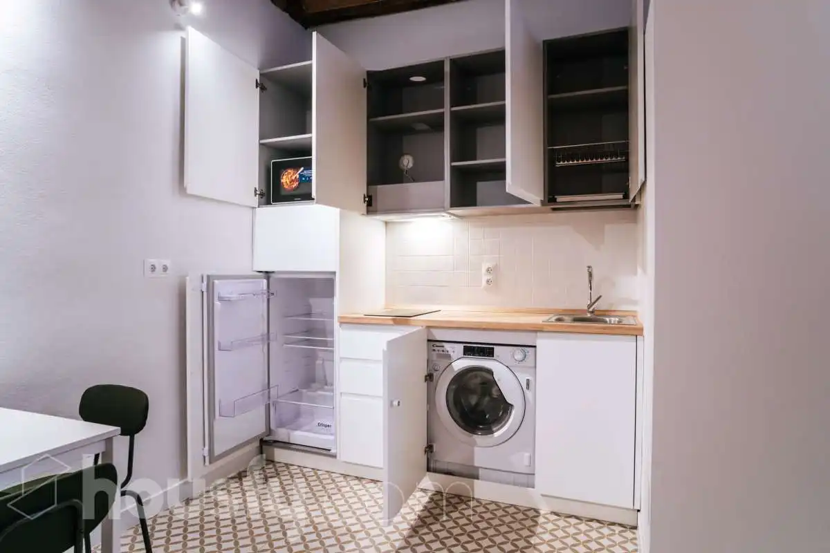 Cocina de Estudio de alquiler en Madrid con Amueblado