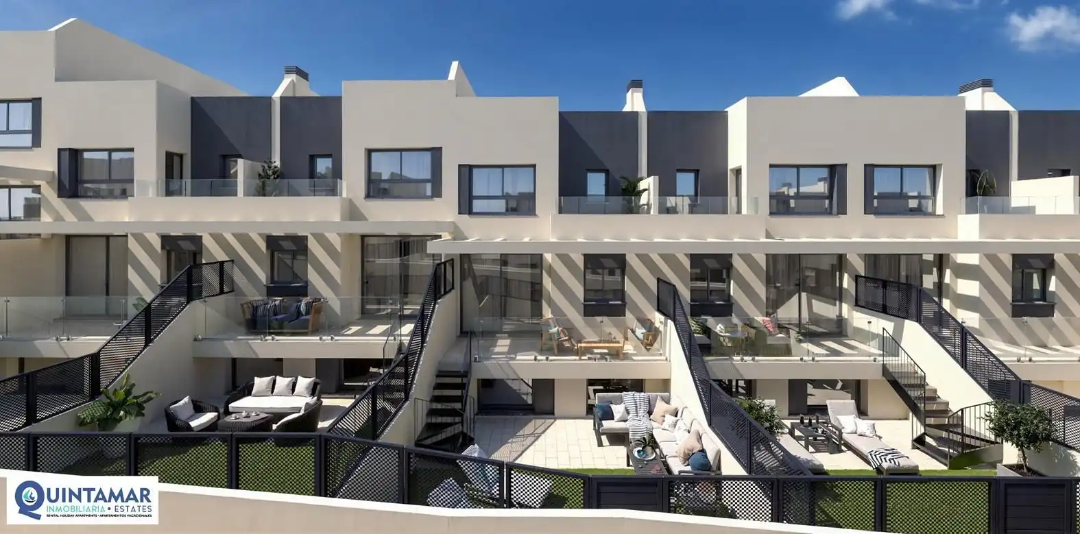 Vista exterior de Casa adosada en venda en Nerja amb Aire condicionat, Calefacció i Jardí privat