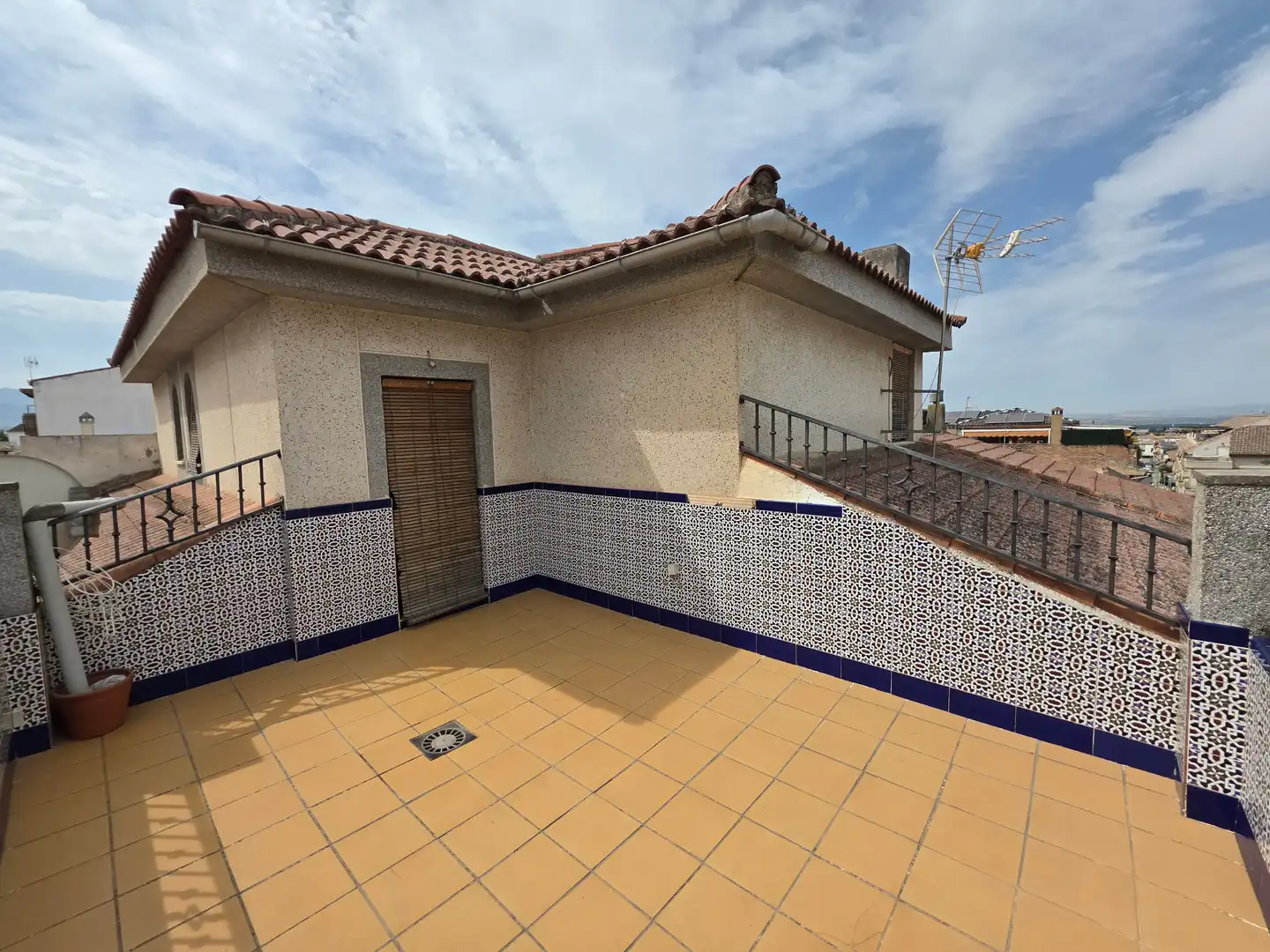 Terrasse von Maisonette zum Verkauf in Peligros mit Klimaanlage, Terrasse und Ofen