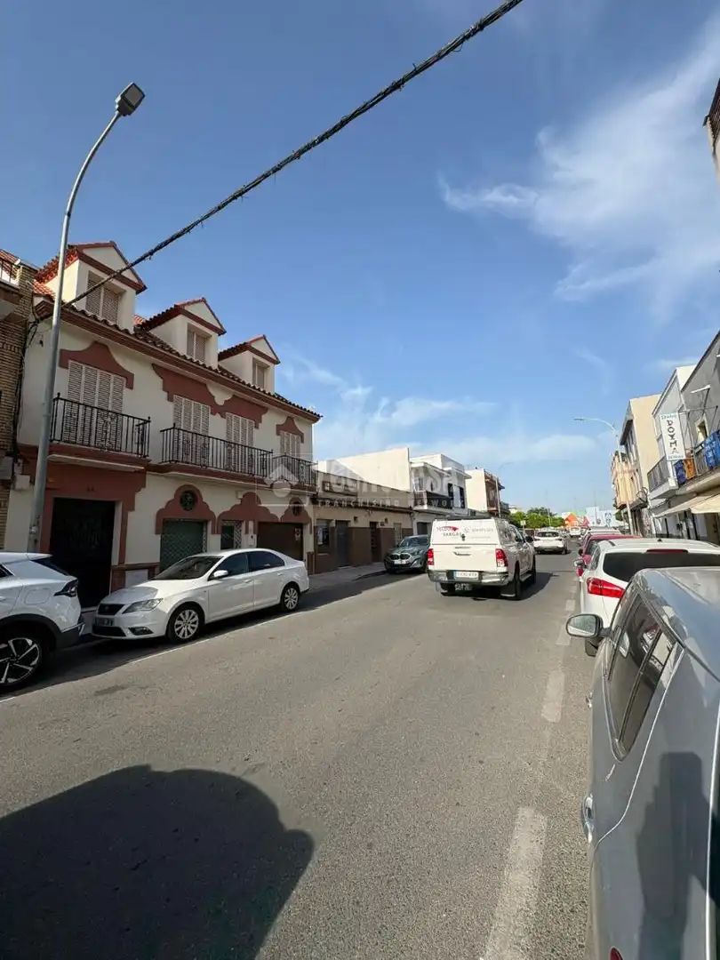 Vista exterior de Piso en venta en La Rinconada con Aire acondicionado, Calefacción y Terraza