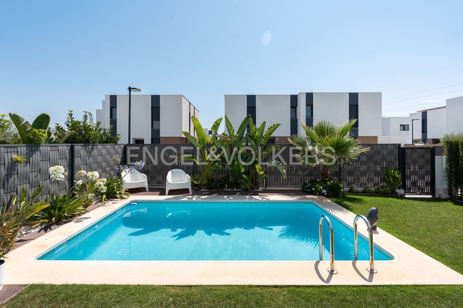 Piscina de Casa o xalet de lloguer en Bétera amb Aire condicionat, Calefacció i Jardí privat