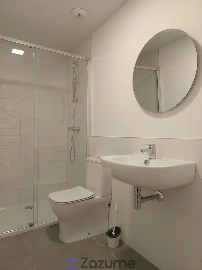 Badezimmer von Wohnung zur Miete in Dos Hermanas mit Klimaanlage, Heizung und Privatgarten