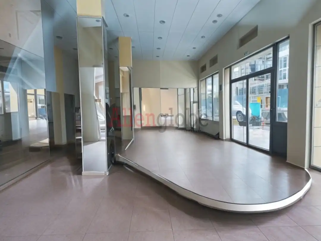 Business premises for sale in Calle Infiesto, imagen 4