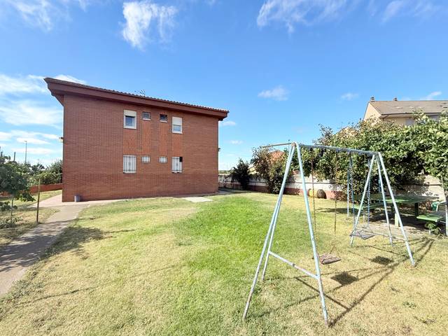 Casa-chalet en Venta en Calle los Aluches en La Lastra