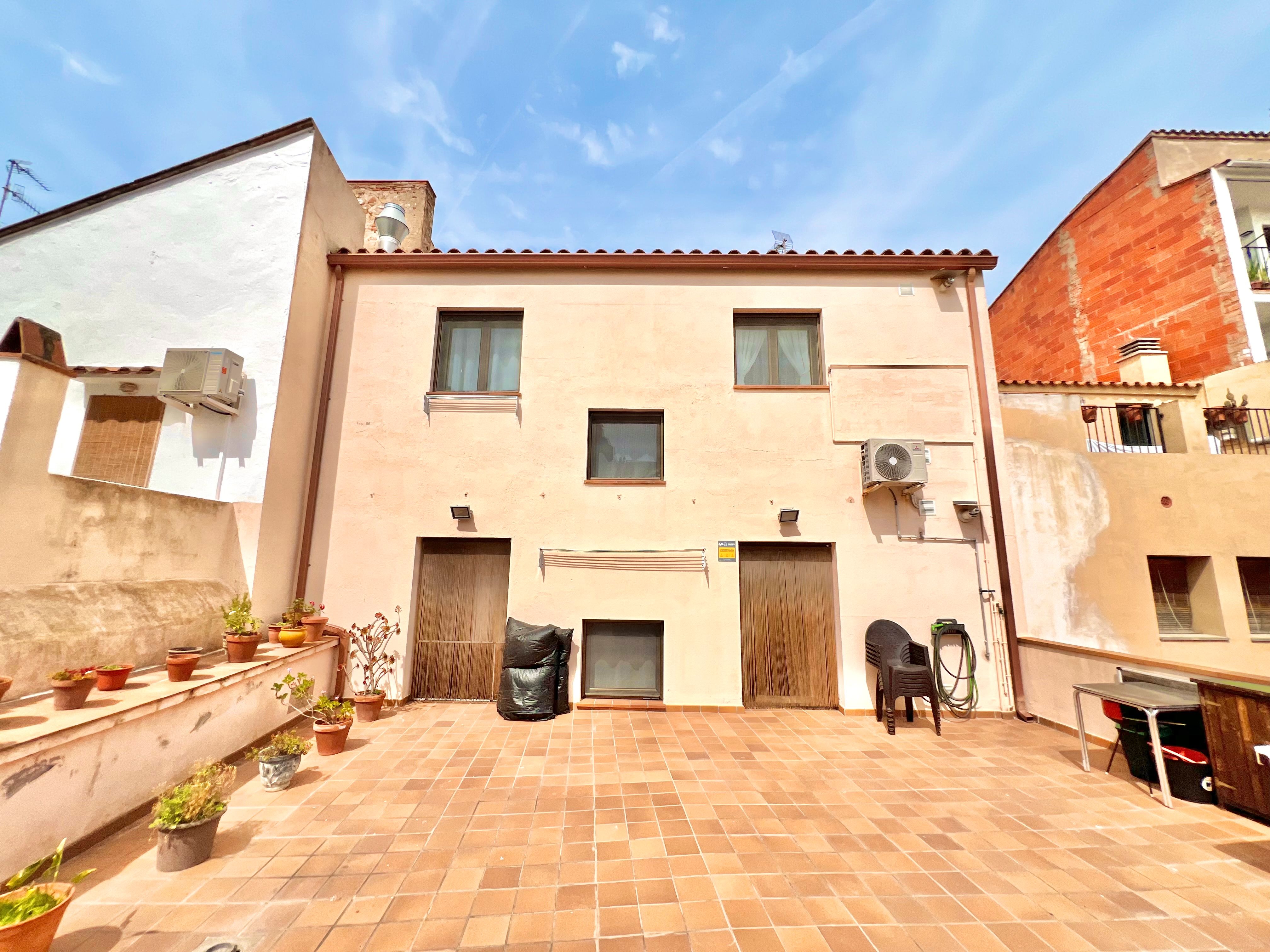 Vista exterior de Casa adosada en venda en Palamós amb Calefacció, Terrassa i Balcó