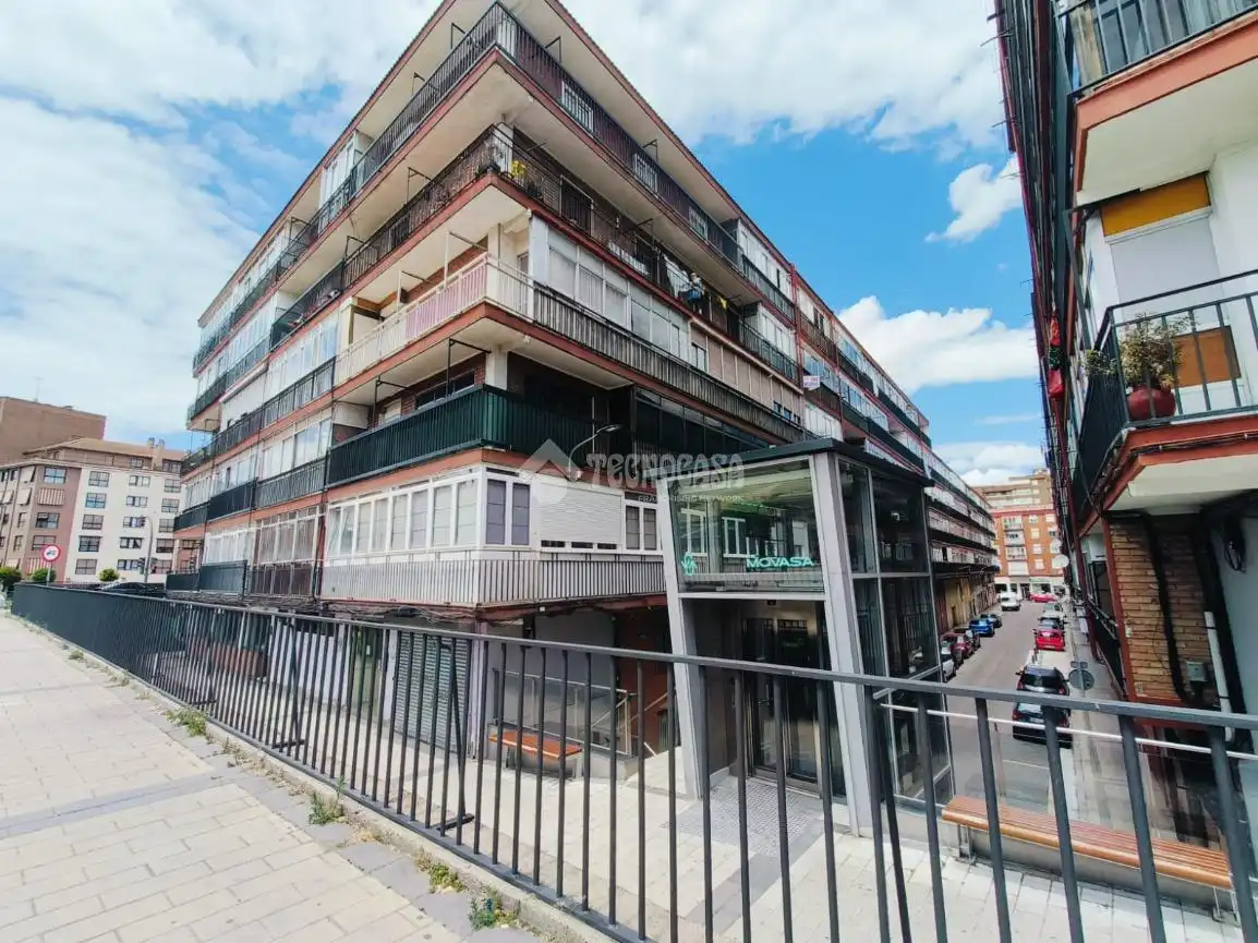 Vista exterior de Pis en venda en Valladolid amb Calefacció