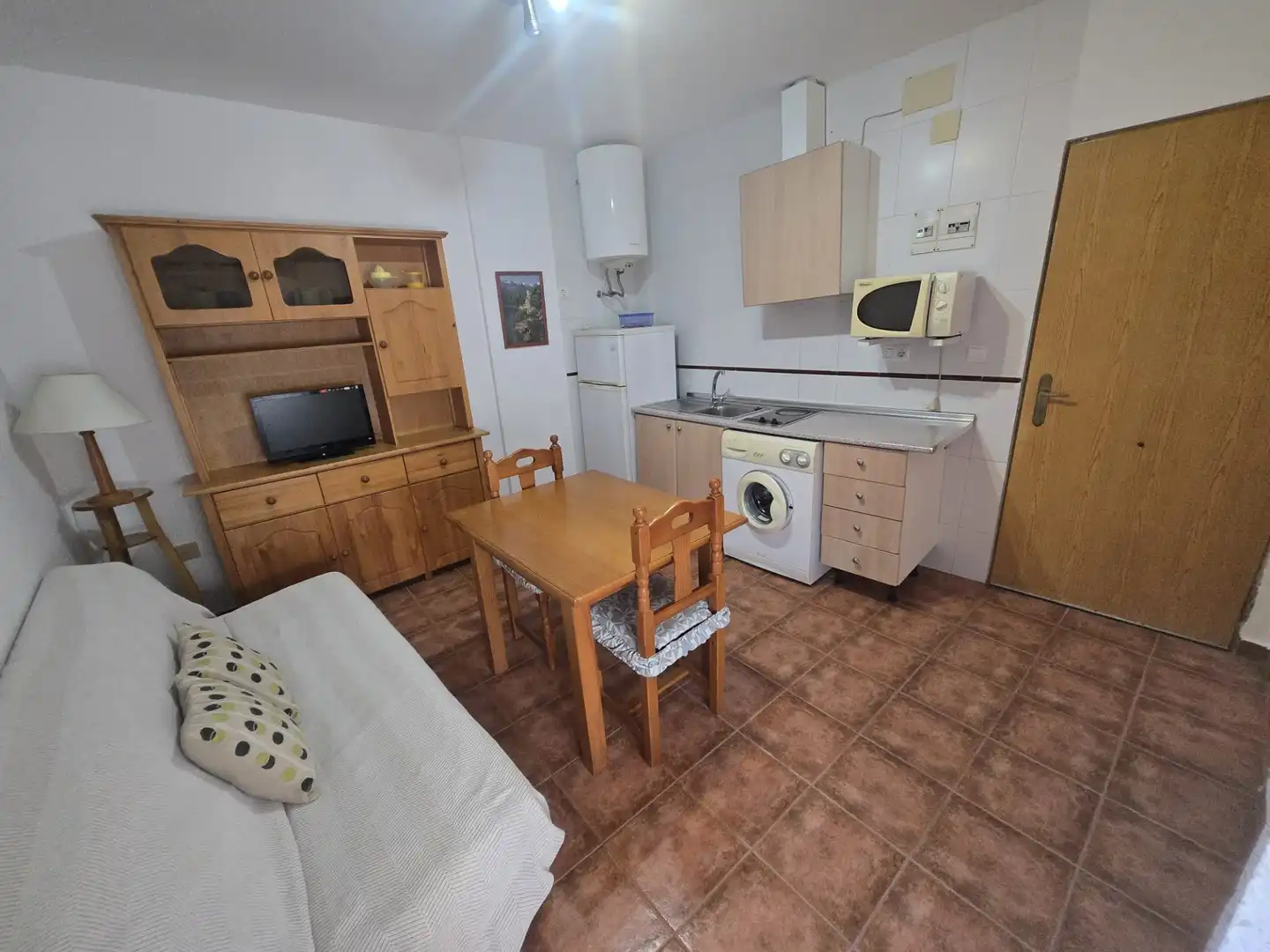 Cocina de Apartamento de alquiler en Úbeda con Aire acondicionado, Amueblado y Lavadora