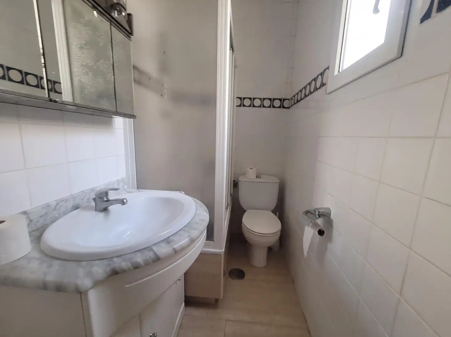 Bathroom of Flat for sale in Cádiz  with Air Conditioner and Terrace