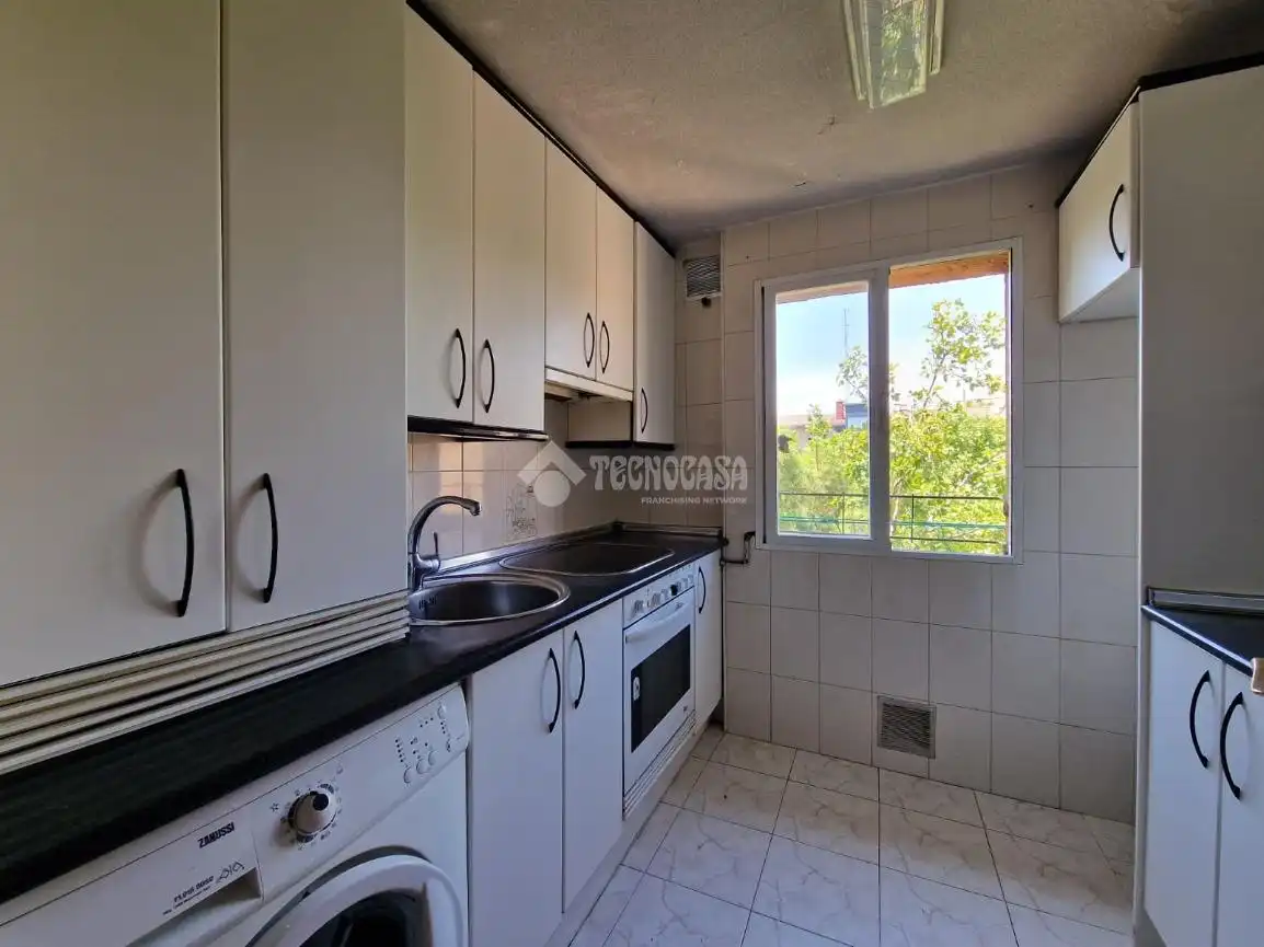 Cocina de Piso en venta en Madrid con Calefacción y Balcón