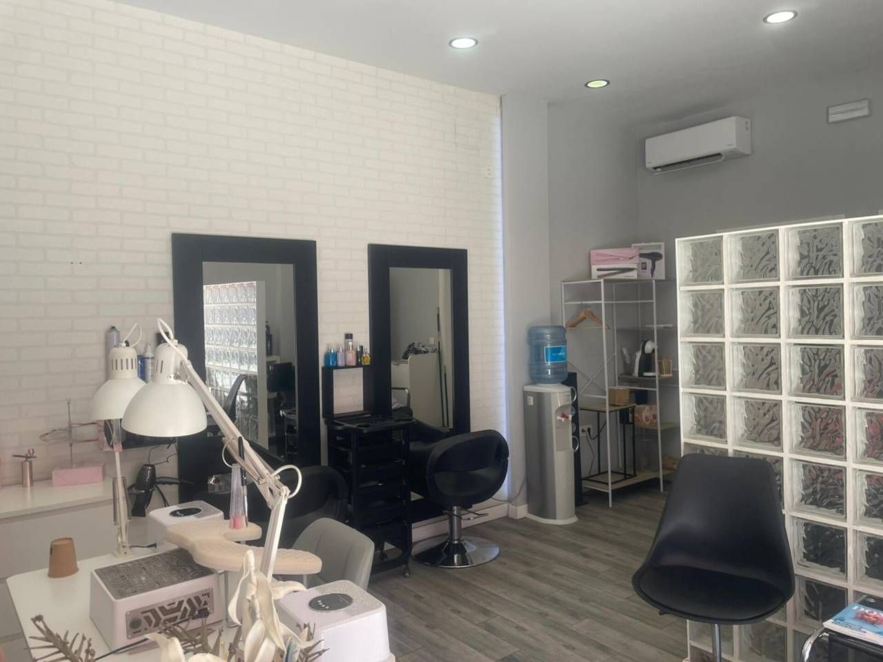 Premises to rent in Estepona  with Air Conditioner