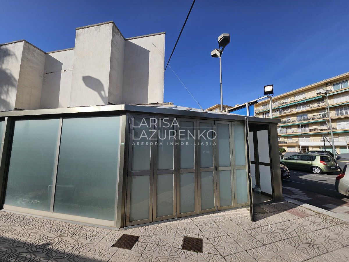 Vista exterior de Local de lloguer en Cambrils amb Aire condicionat