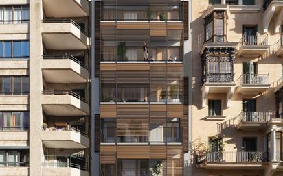 Vista exterior de Àtic en venda en  Barcelona Capital amb Aire condicionat, Terrassa i Piscina