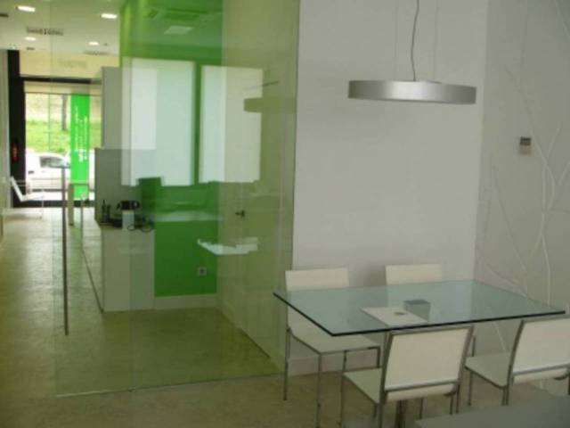 Local comercial en Alquiler en  DE CERVANTES en San Agustín - Parque Europa