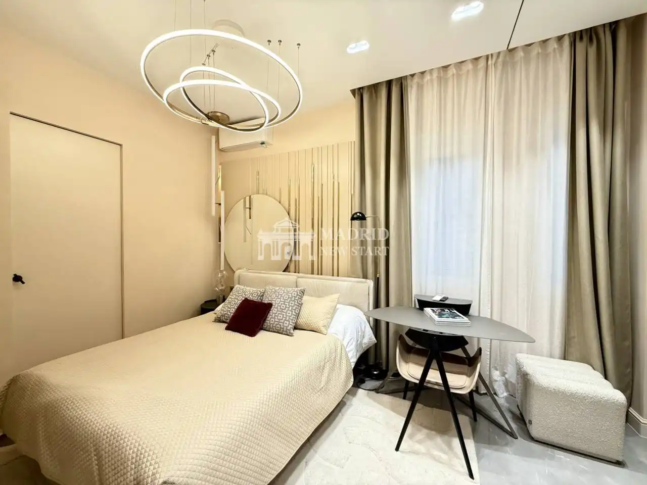 Schlafzimmer von Wohnung zur Miete in Madrid mit Klimaanlage, Heizung und Terrasse