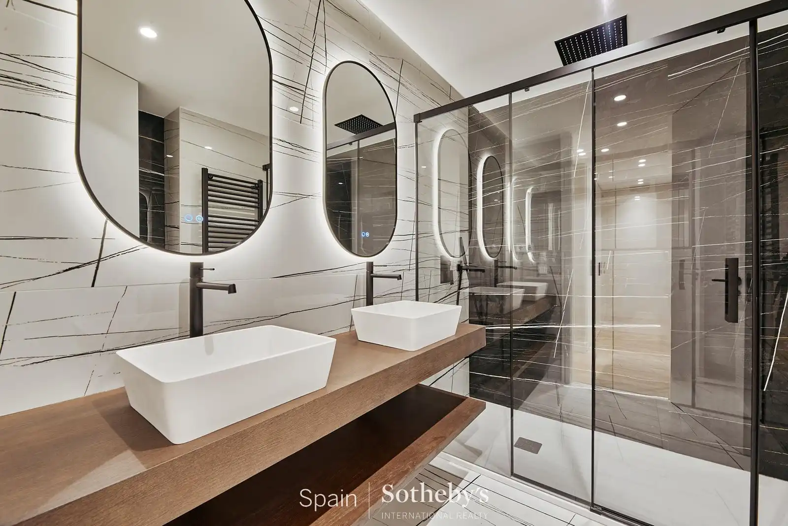 Badezimmer von Wohnungen zum Verkauf in Madrid mit Klimaanlage und Heizung