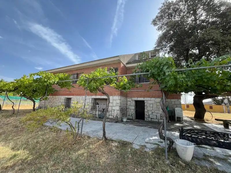 Vista exterior de Casa o chalet en venta en Cazalegas con Piscina