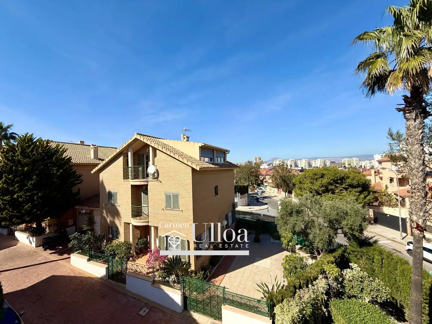 Vista exterior de Casa o xalet en venda en Alicante / Alacant amb Aire condicionat, Calefacció i Jardí privat