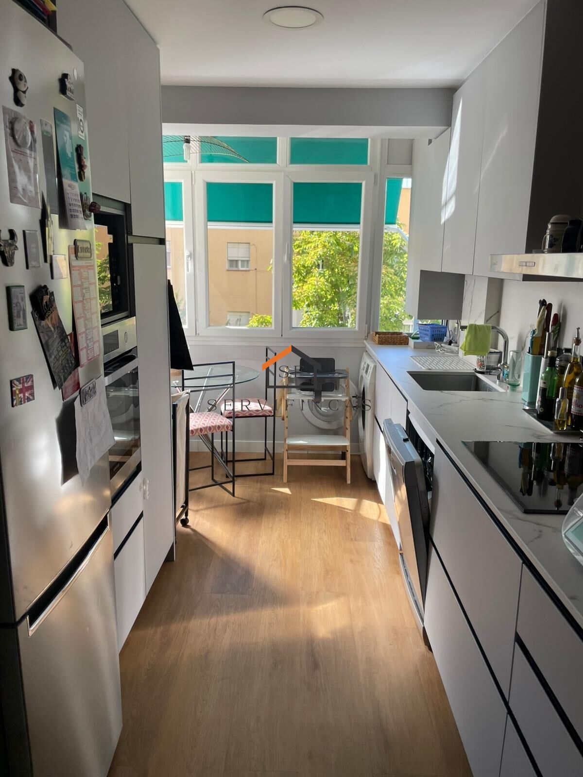 Cocina de Piso en venta en  Madrid Capital con Calefacción, Jardín privado y Balcón