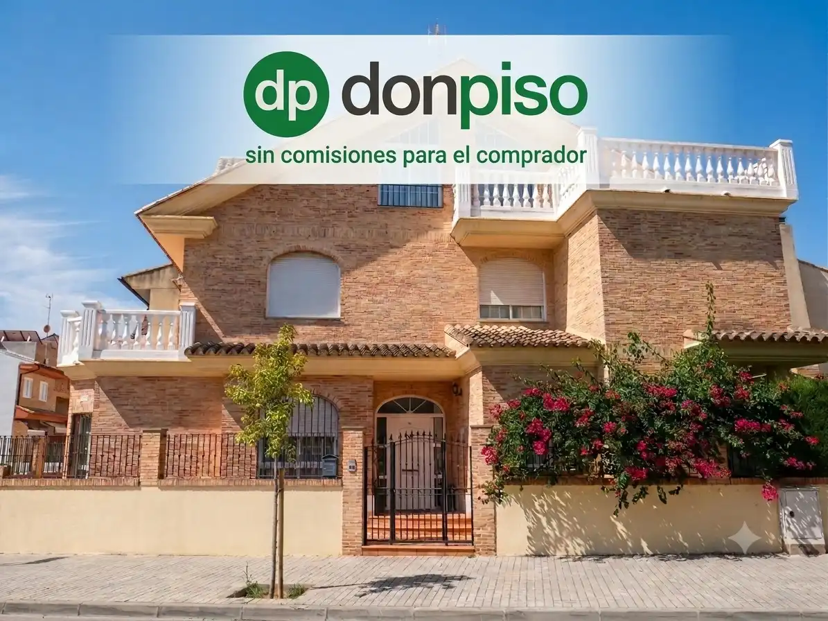 Vista exterior de Casa adosada en venda en Sagunto / Sagunt amb Aire condicionat, Calefacció i Jardí privat