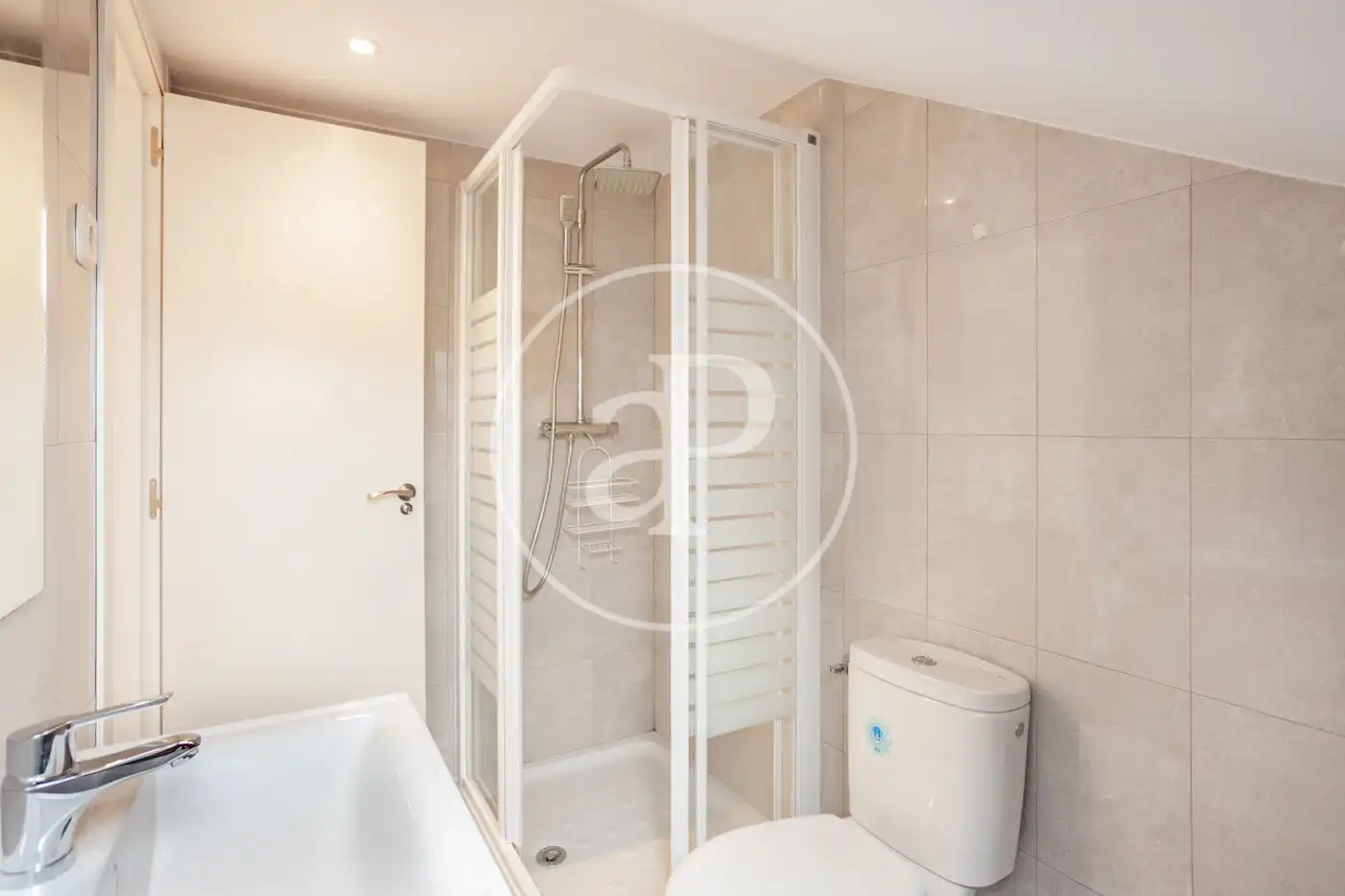 Bathroom of Houses for rent in Madrid  with Air Conditioner, Heating and Private garden