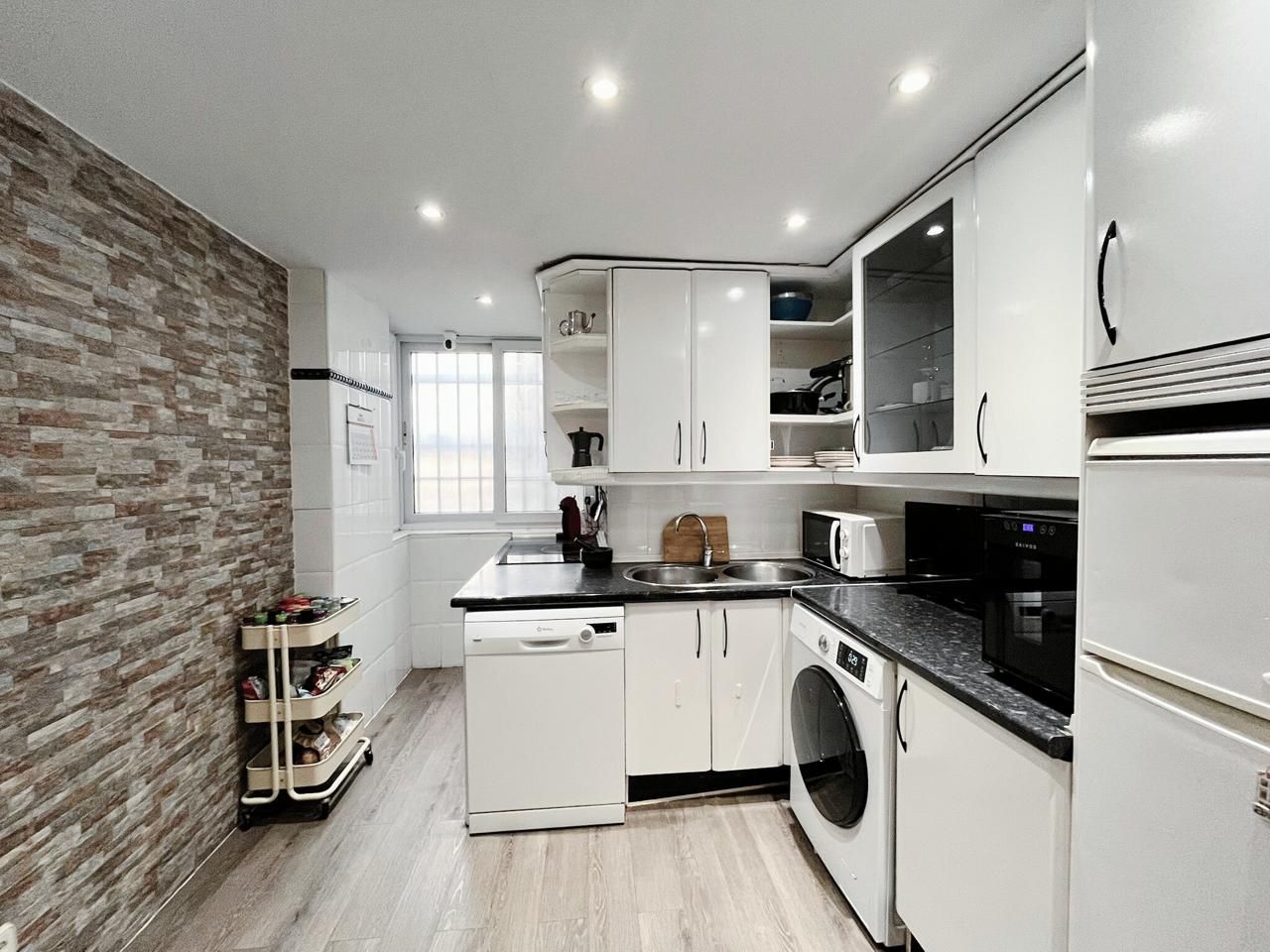 Küche von Wohnung zum Verkauf in  Madrid Capital mit Klimaanlage, Heizung und Terrasse