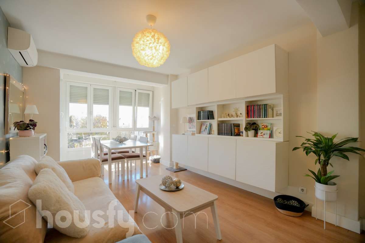 Sala d'estar de Pis en venda en  Madrid Capital amb Aire condicionat, Calefacció i Balcó