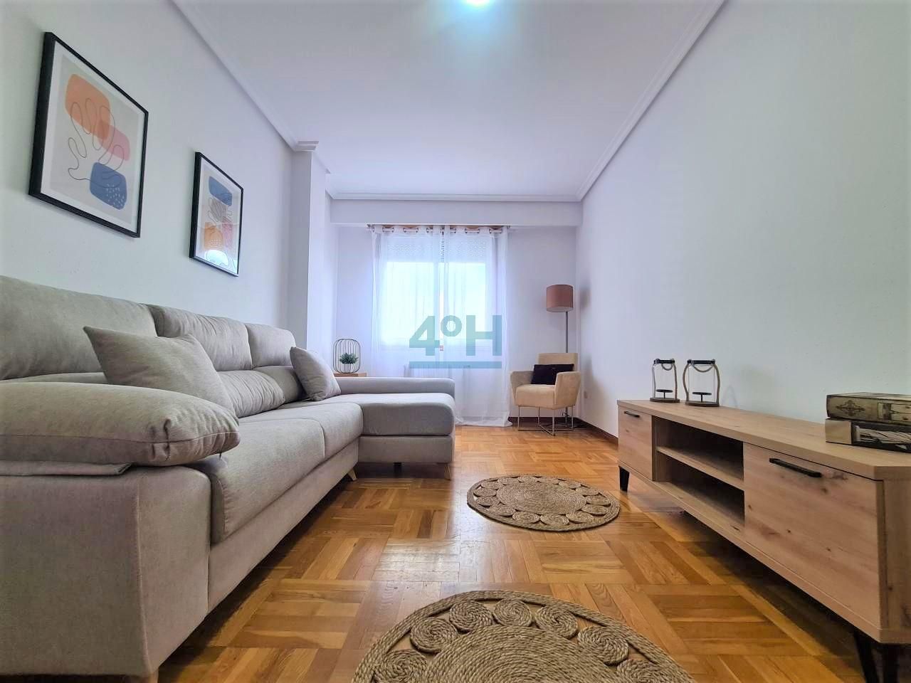 Living room of Flat for rent in Ourense Capital   with Heating, Parquet flooring and Storage room