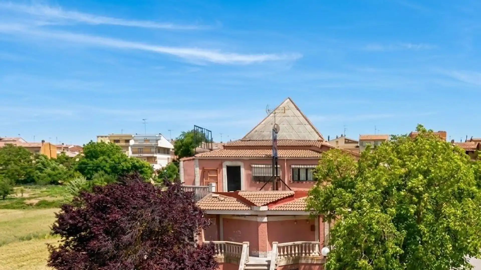 Exterior view of Building for sale in Villalmanzo
