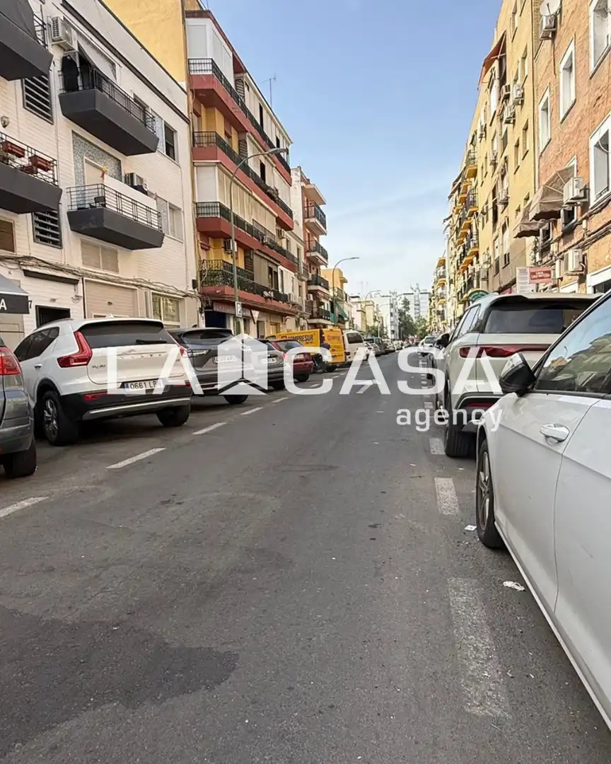 Vista exterior de Pis en venda en Sevilla