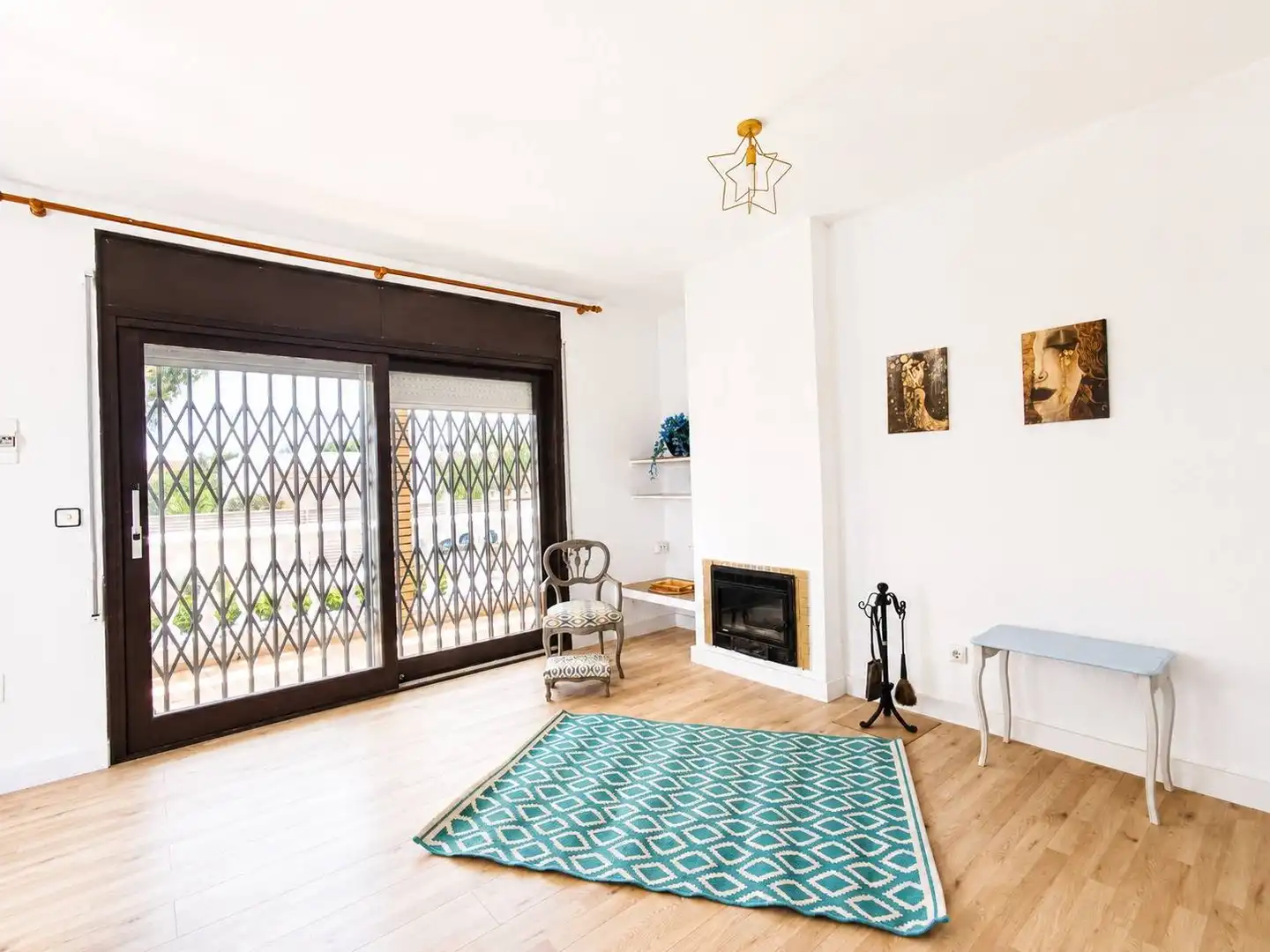 Sala d'estar de Casa o xalet en venda en Sant Pere Pescador amb Calefacció, Parquet i Terrassa