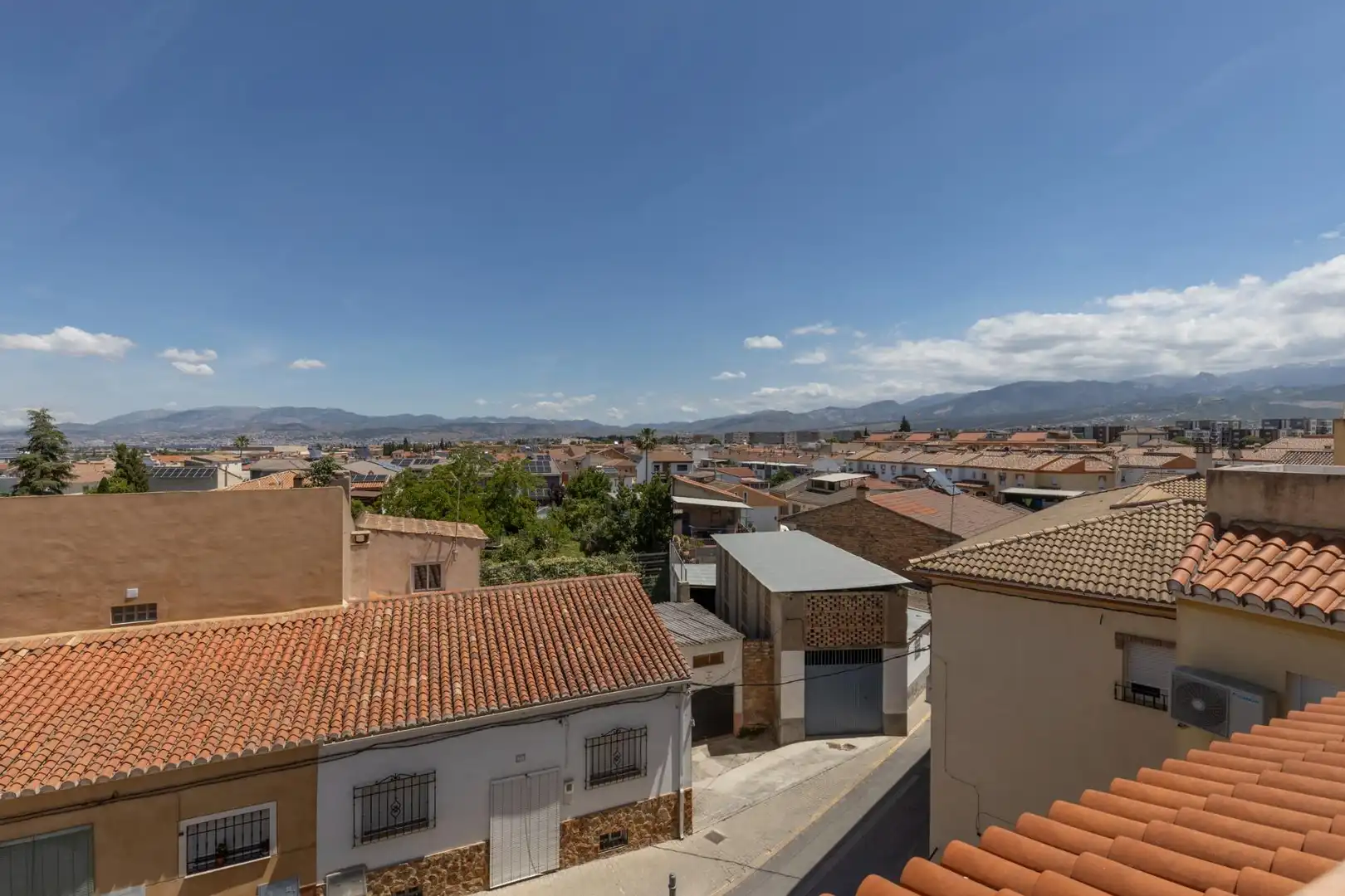Vista exterior de Àtic en venda en Alhendín amb Aire condicionat, Terrassa i Traster