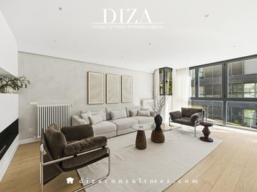 Loft con balcón en venta en Calle de Hermosilla