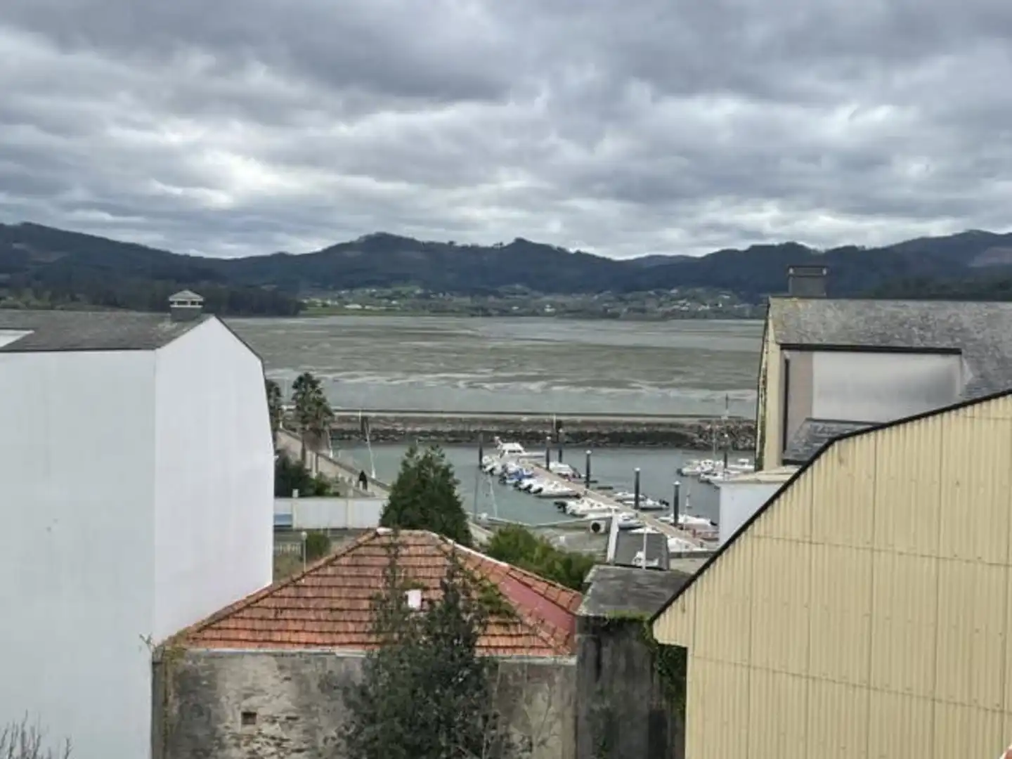 Vista exterior de Edifici en venda en Ortigueira