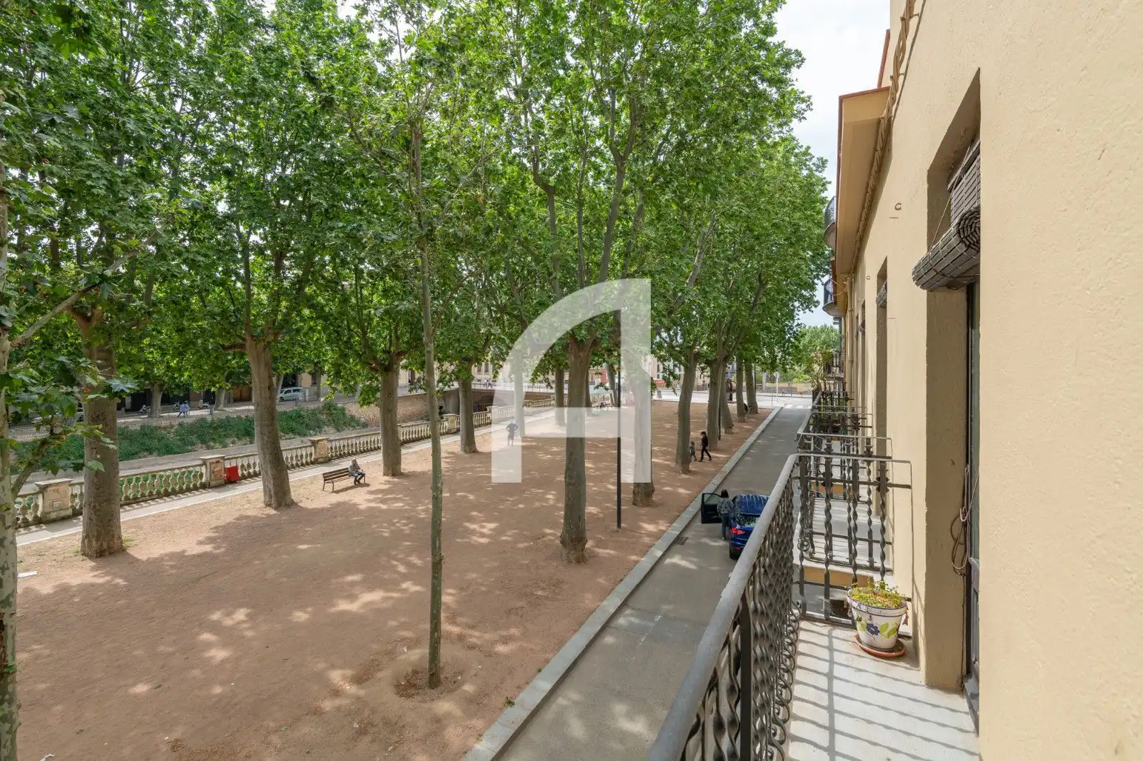 Außenansicht von Einfamilien-Reihenhaus zum Verkauf in La Bisbal d'Empordà mit Terrasse