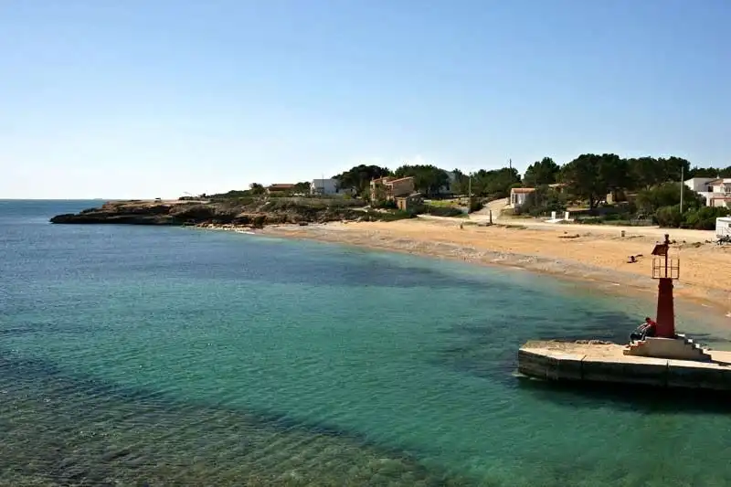 Vista exterior de Casa o xalet en venda en L'Ametlla de Mar  amb Aire condicionat, Jardí privat i Terrassa