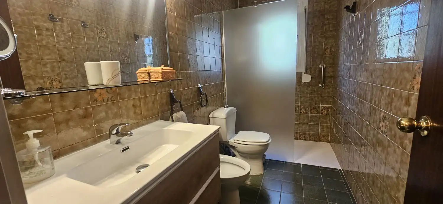 Baño de Casa o chalet en venta en Corbera de Llobregat con Aire acondicionado, Calefacción y Terraza