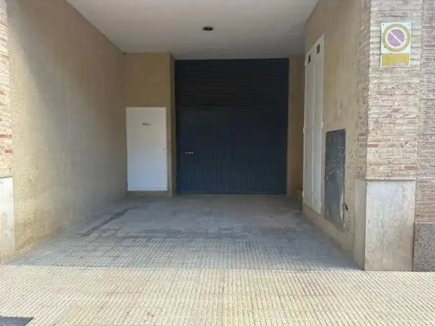 Aparcament de Casa adosada en venda en Catarroja amb Terrassa i Traster