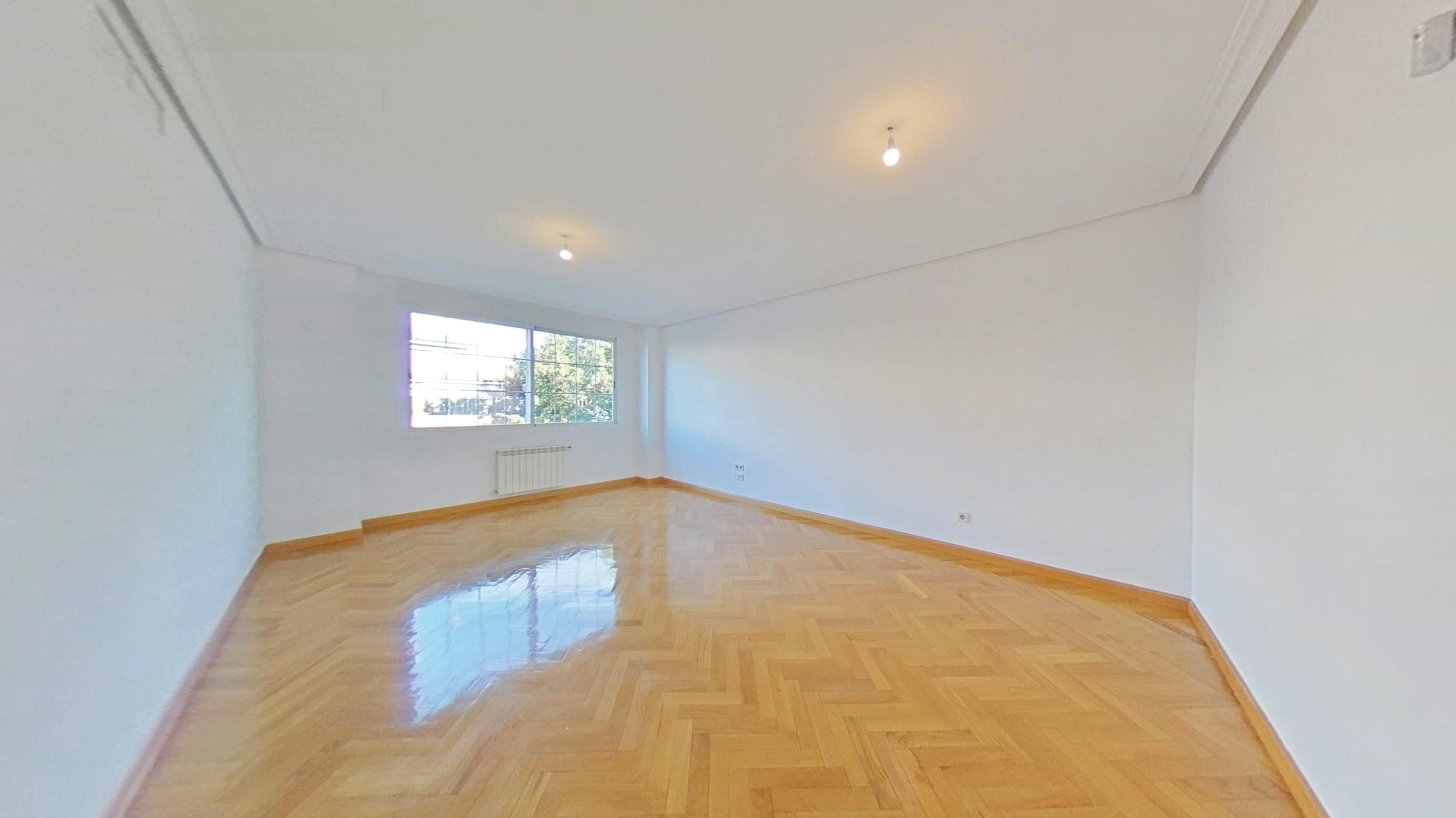 Living room of Flat for sale in San Sebastián de los Reyes  with Air Conditioner, Heating and Private garden