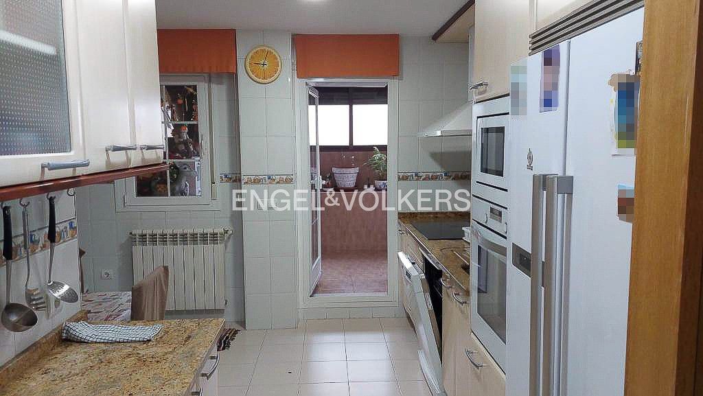 Cuina de Àtic en venda en Arroyomolinos (Madrid) amb Aire condicionat, Calefacció i Jardí privat
