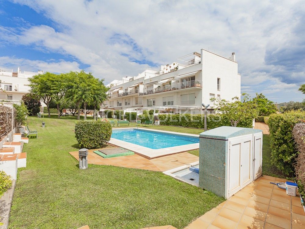 Vista exterior de Casa o xalet de lloguer en Sitges amb Calefacció, Jardí privat i Terrassa
