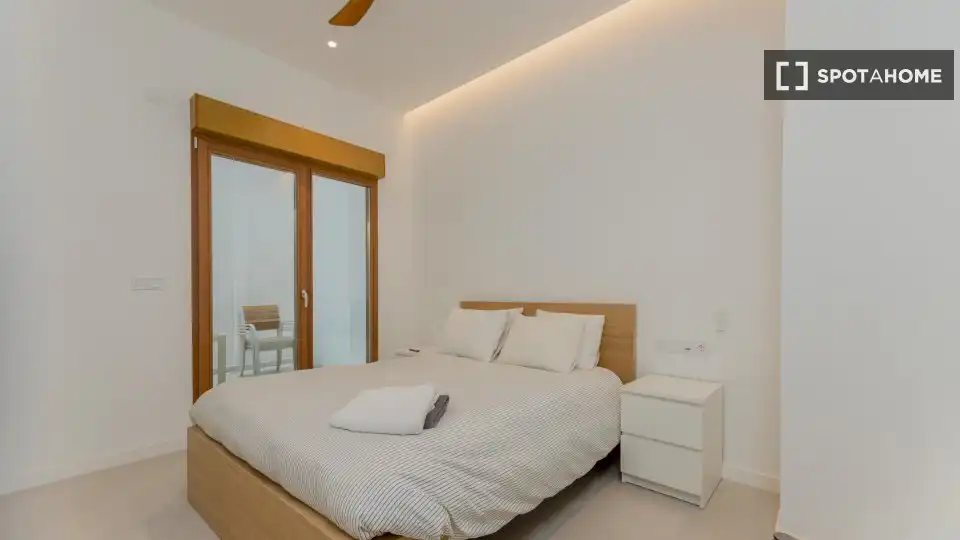 Habitación de Piso de alquiler en Valencia con Aire acondicionado, Calefacción y Amueblado