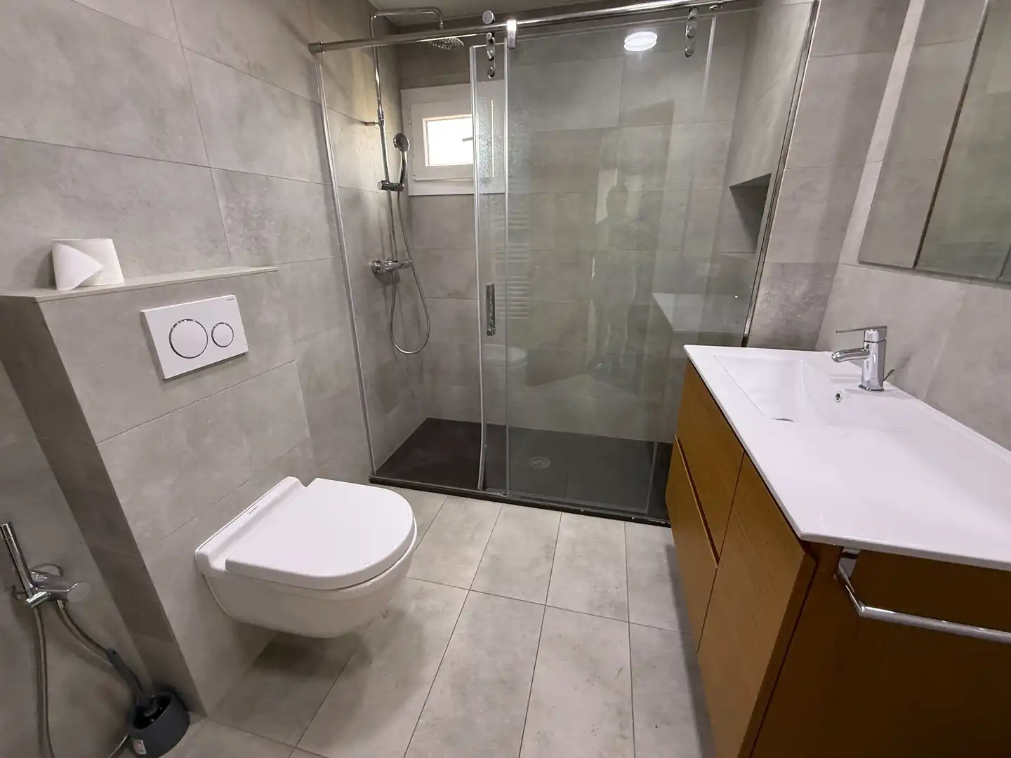 Baño de Piso de alquiler en Barcelona con Aire acondicionado y Calefacción