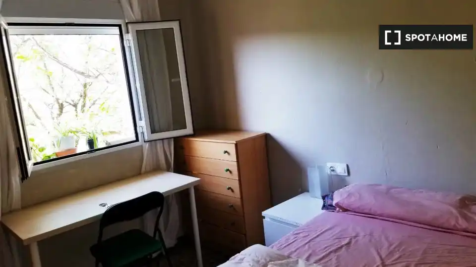 Habitación de Piso para compartir en Sevilla con Aire acondicionado, Calefacción y Amueblado