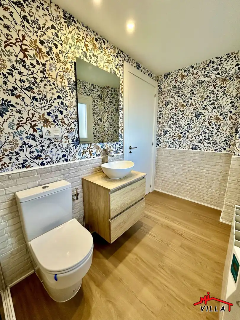 Bathroom of Flat for sale in Laredo  with Heating, Parquet flooring and Balcony