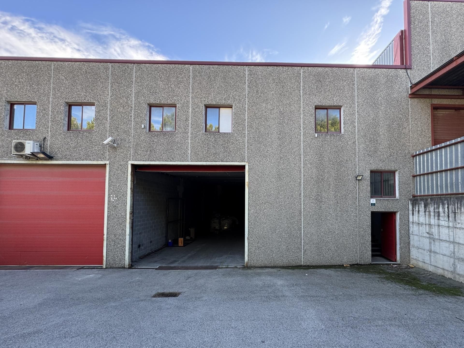 Vista exterior de Nau industrial en venda en Sant Vicenç de Castellet